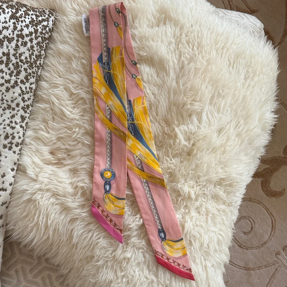 Hermes silk Twilly
Full set - Picture 1 of 5